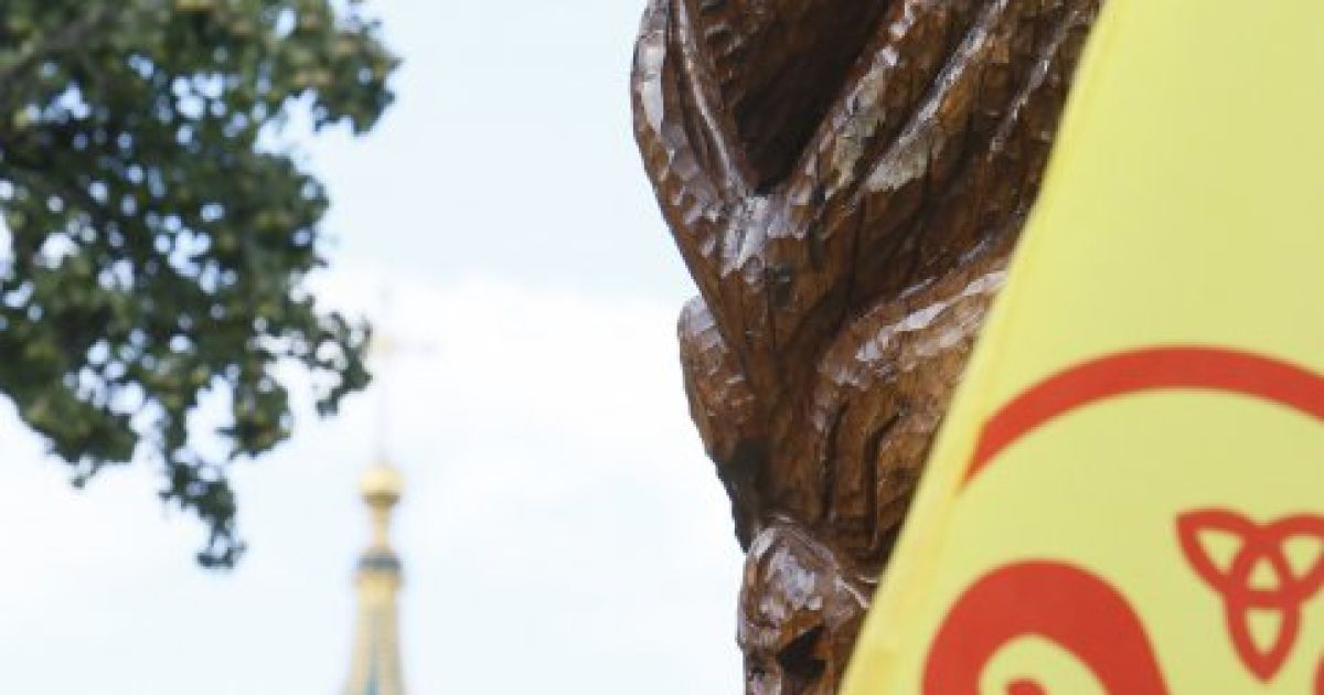 Тепер у Києві стоїть Перун / © УНІАН