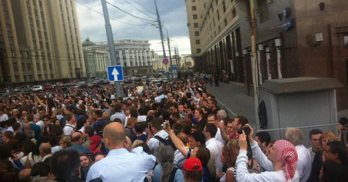 Під час акції протесту було заарештовано близько 200 осіб