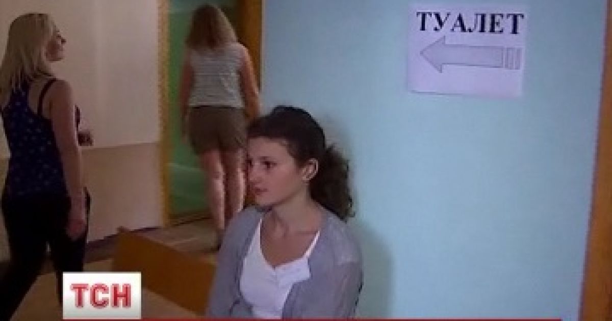 Абітурієнтів супроводжували до туалету чергові