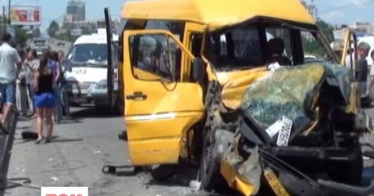 Водій маршрутки перебуває на межі життя і смерті