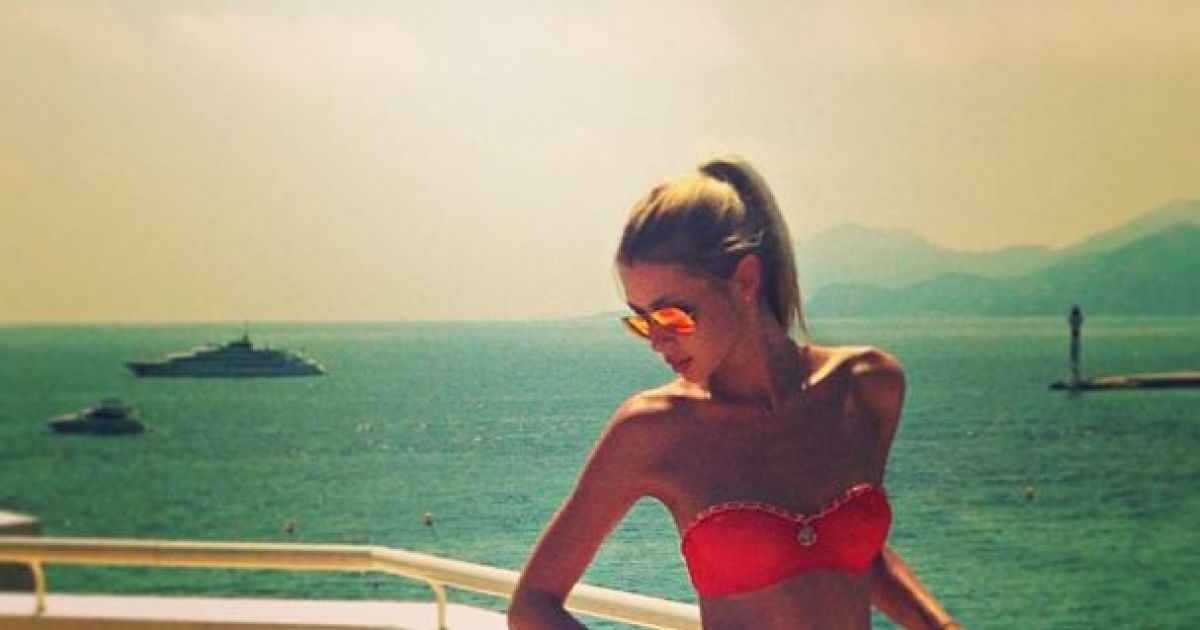 Аня Заворотнюк відпочиває у Каннах