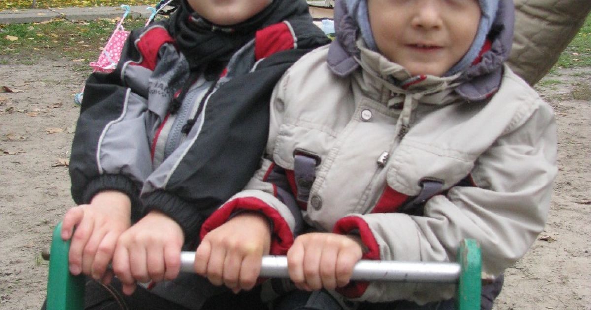 Двое братьев Илья и Женя нуждаются в помощи!