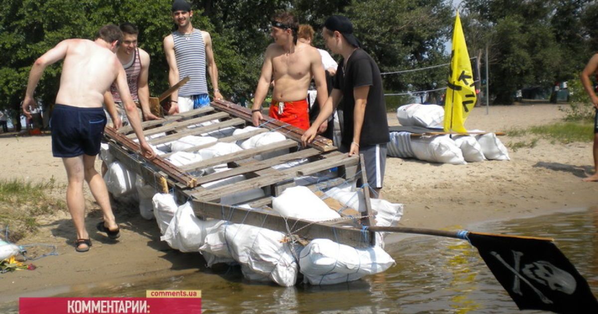 Дніпро підкоряли на пластикових кораблях