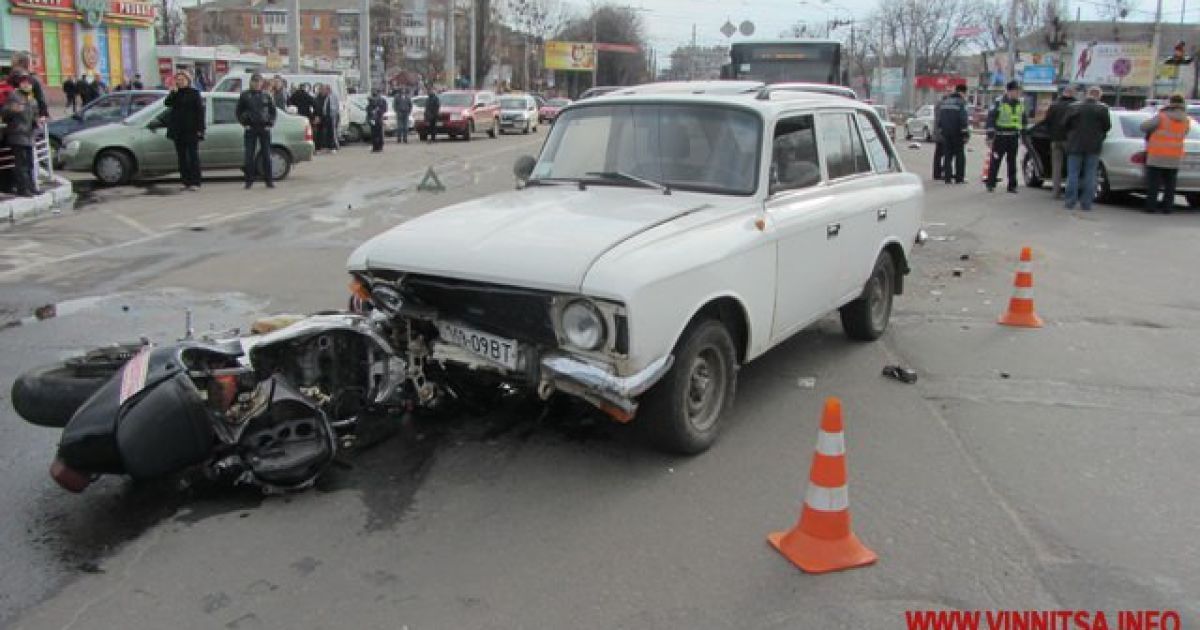У Вінниці байкер влаштував потрійну ДТП