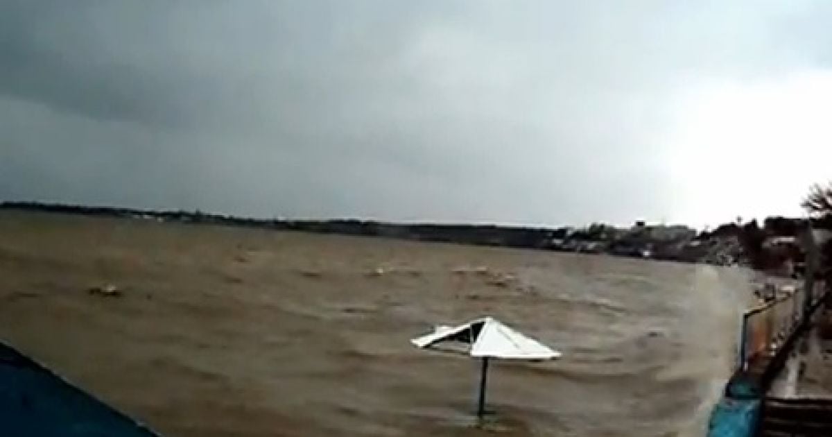 Азовське море затопило пляжі