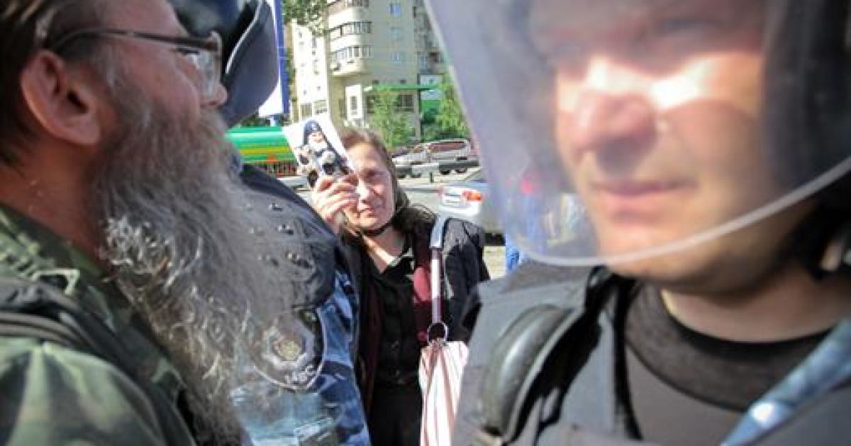Противники гей-параду усіляко намагалися його зірвати / © Комсомольская правда в Украине