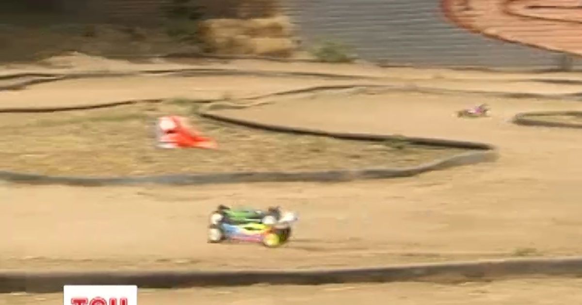 У перегонах брали участь міні-автомобілі на радіоуправлінні