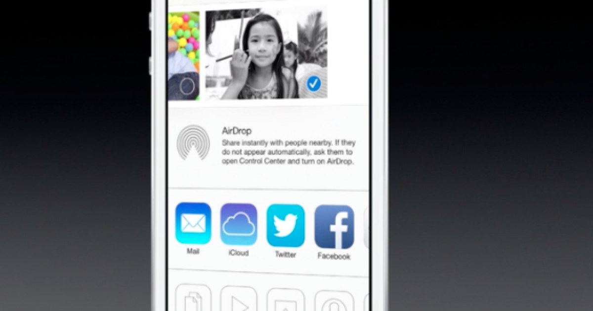 iOS 7: як виглядатиме оновлений iPhone / © The Verge