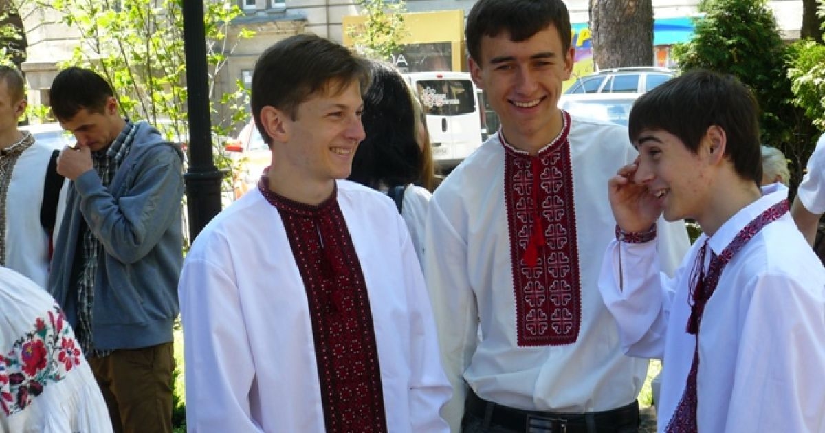 Українці зібрались на парад вишиванок