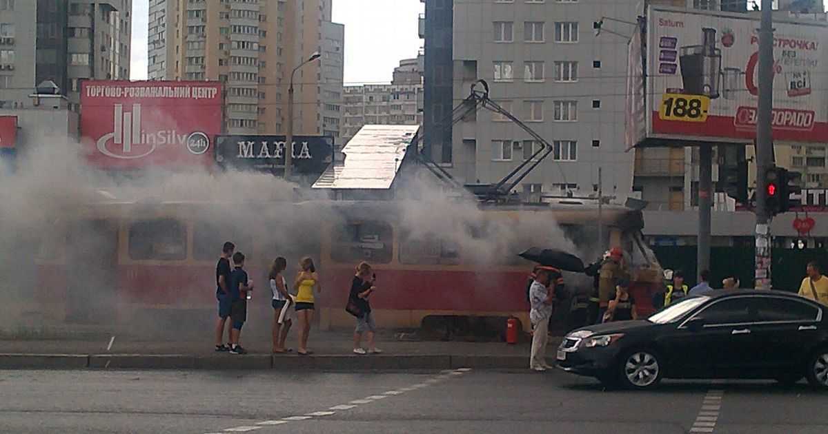 На Позняках згорів трамвай