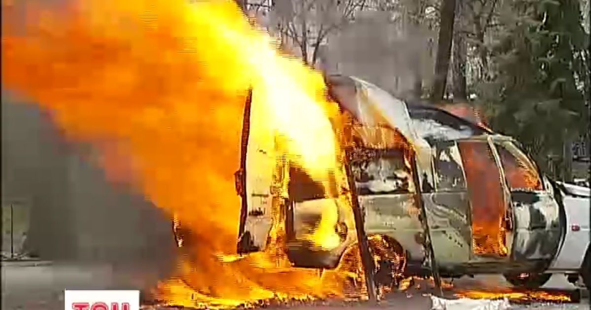 Автокафе спалахують, мов смолоскипи