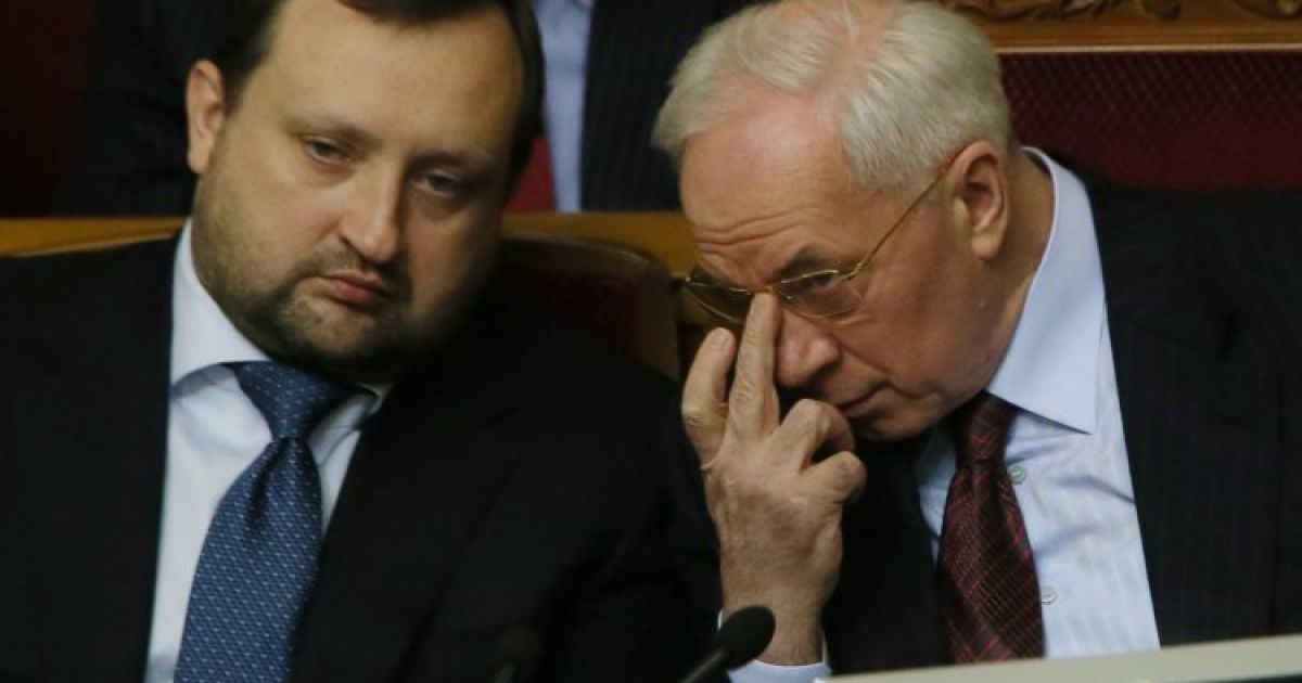 Азаров каже, що кожен ранок плаває