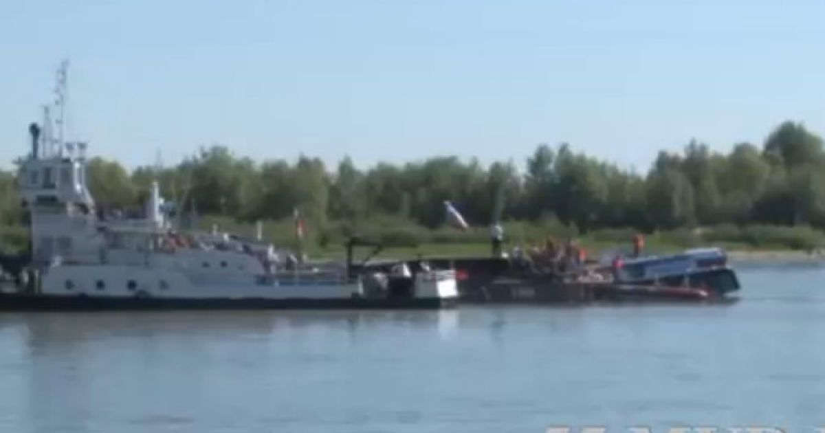 Зниклих розшукують водолази