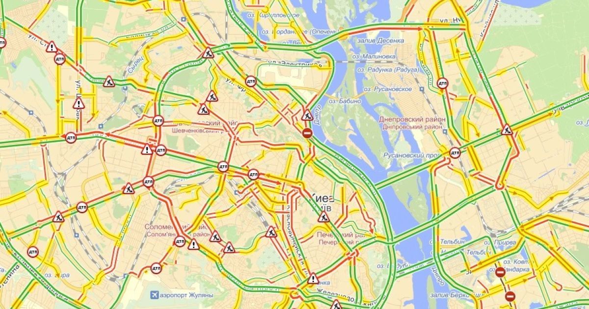 Рух паралізований на більшості доріг