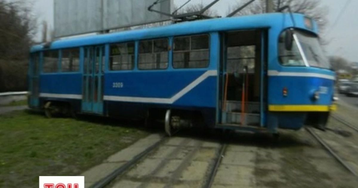 В Одесі трамвай зійшов з рейок просто на тротуар