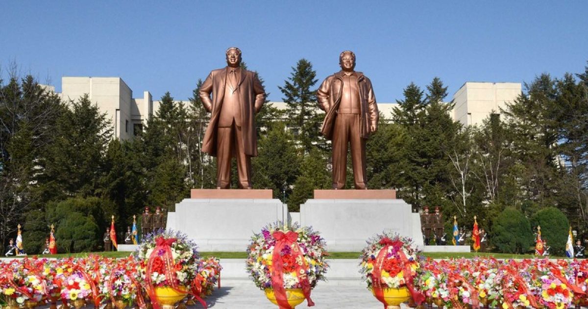 У КНДР вшанували пам'ять Кім Ір Сена та Кім Чен Іра