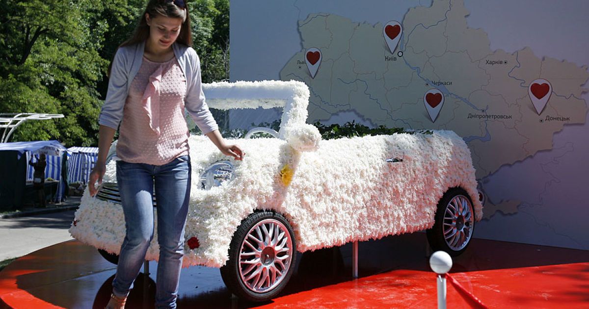 У столиці відкрили виставку "зелених" машин / © kievcity.gov.ua