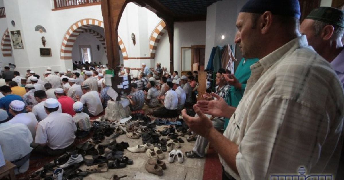 У євпаторійській мечеті Хан-Джамі на честь Ураза-Байрам зібрались помолитись віруючі