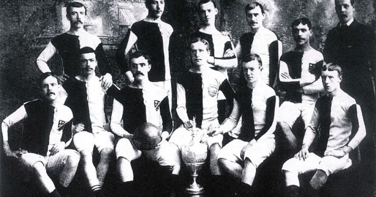 Кеньон Девенпорт (нижній ряд, другий справа)