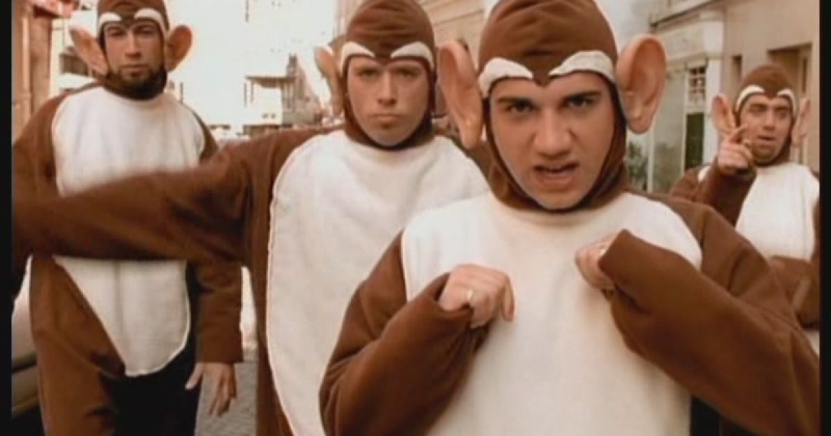 МВС почало перевірку за фактом наруги над прапором.