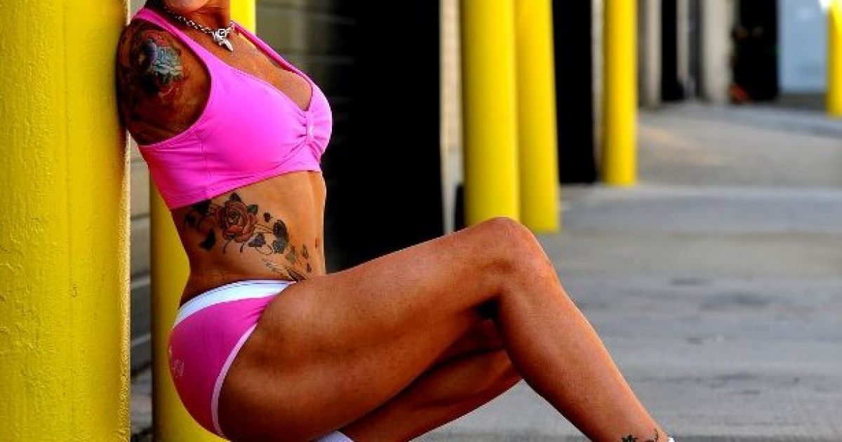 Безрука американка стала чемпіонкою з бодібілдингу. / © facebook/FitnessUnarmed