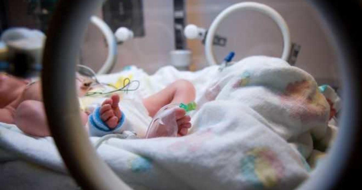 Лікарі врятували дівчинку від смерті. Ілюстрація