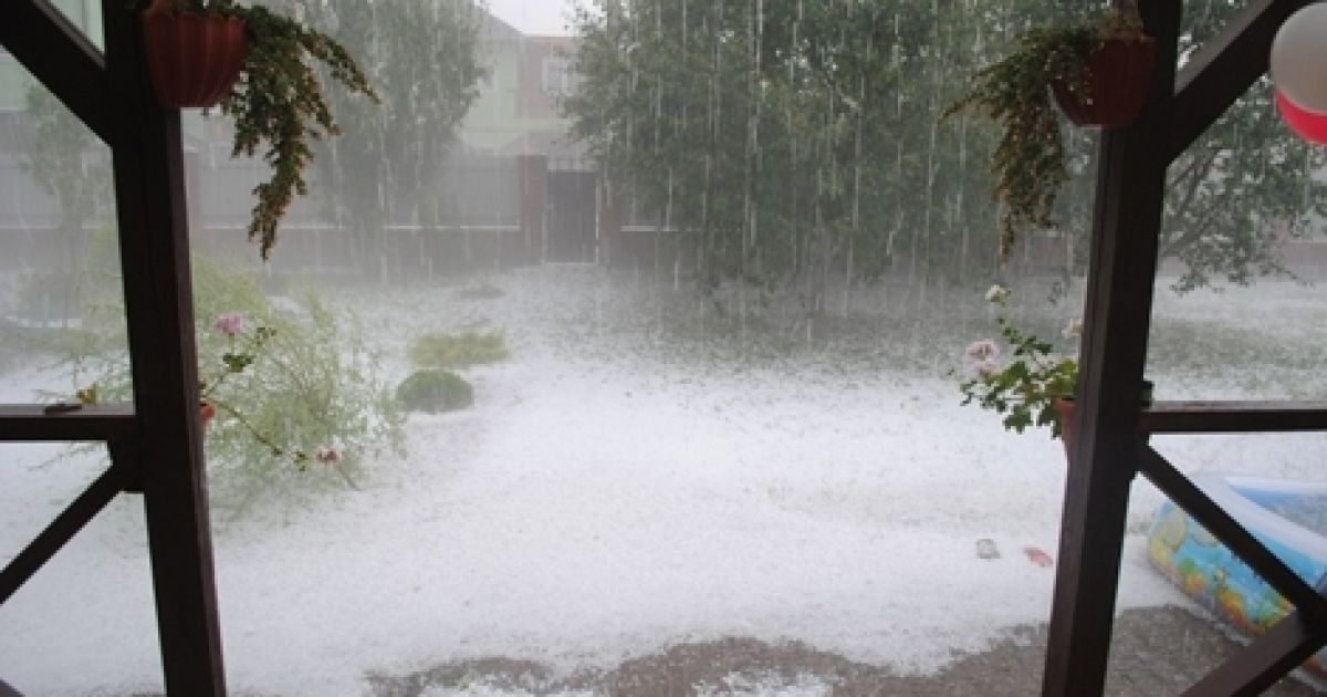 Івано-Франківськ засипав крупний град / © vk.com/typical_if