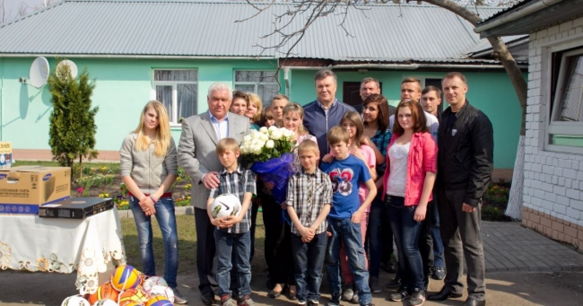 Янукович долучився до акції "За чисте довкілля" / © прес-служба Президента