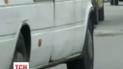 В Днепропетровске, чтобы уничтожить дорожную разметку - просто залепляют ее грязью