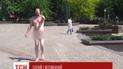 У Дніпрі голий чоловік з хрестом розгулював вулицями міста