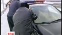 Азаров не смог проехать по Дарницкому мосту из-за неубранного снега