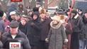 В Житомире коммунисты и националисты едва не подрались возле памятника Ленину