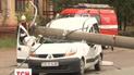 Стовп розчавив автомобіль у Чернігові