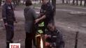 Рятувальники в Луганську визволили хлопчика, палець якого застряг у металевій конструкції