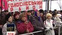 В Киеве запустили три огромных шара с требованием отставки Кабмина