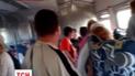 Замість комфортної електрички людей розмістили у вагоні-ресторані