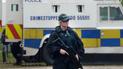Поліція тримає в облозі чоловіка, який взяв у заручники власних доньок.