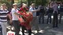 Петра Симоненко на Прикарпатье забросали яйцами