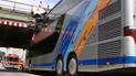 У Мюнхені туристичний автобус врізався у залізничний міст