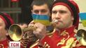 Во Львове по случаю Дня Гимна Украины горожане хором его спели