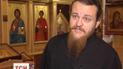 Священики виходять на сцену, щоб показати свої таланти.