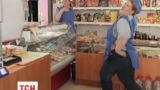 В Киеве продавщицы устроили танцы прямо возле прилавков
