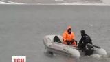 Заложниками шторма на Днепре стали пять рыбаков