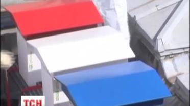 Спикер французского парламента следит за парламентскими пчелами