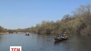На Запорожье с помощью хлама помогают рыбам размножаться