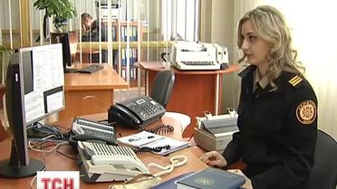 Украинские женщины работают даже в праздник 8 Марта