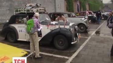 В Китае началось ралли ретро-автомобилей