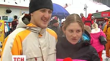 На Буковеле женщины оседлали мужчин и заставили их бегать