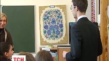 Сегодня киевские школьники возвращаются на обучение