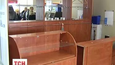 В Обухове 4 неизвестных вынесли сейф из ювелирного магазина